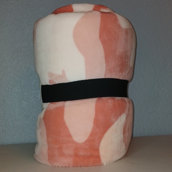 Victoria’s Secret Blanket VS Pink Camo Sherpa Blanket VS PINK Blanket 🆕️ Rare! - Picture 9 of 14